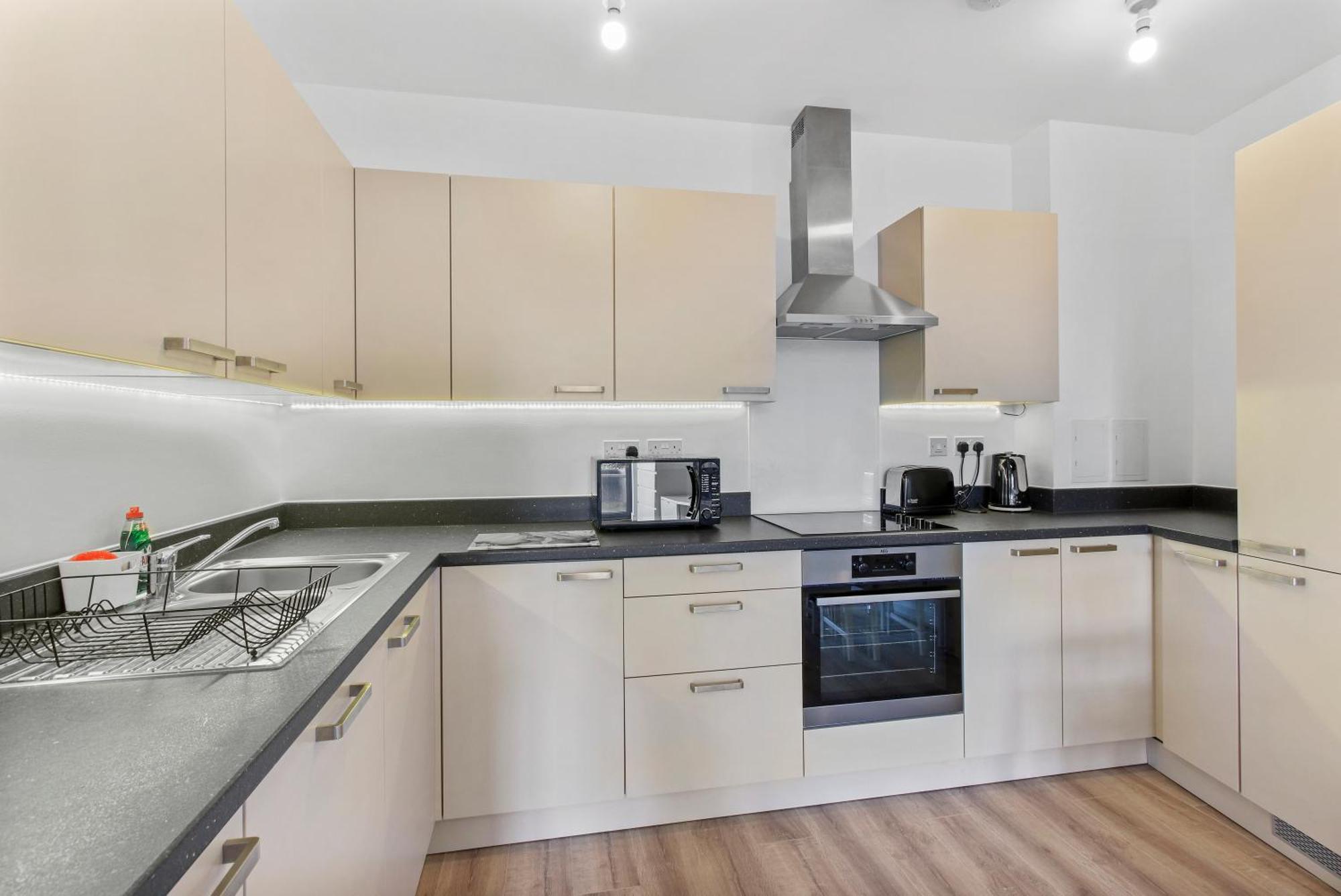 לונדון Centrally Located - Modern - 2Bed - 2Bath Apartment מראה חיצוני תמונה