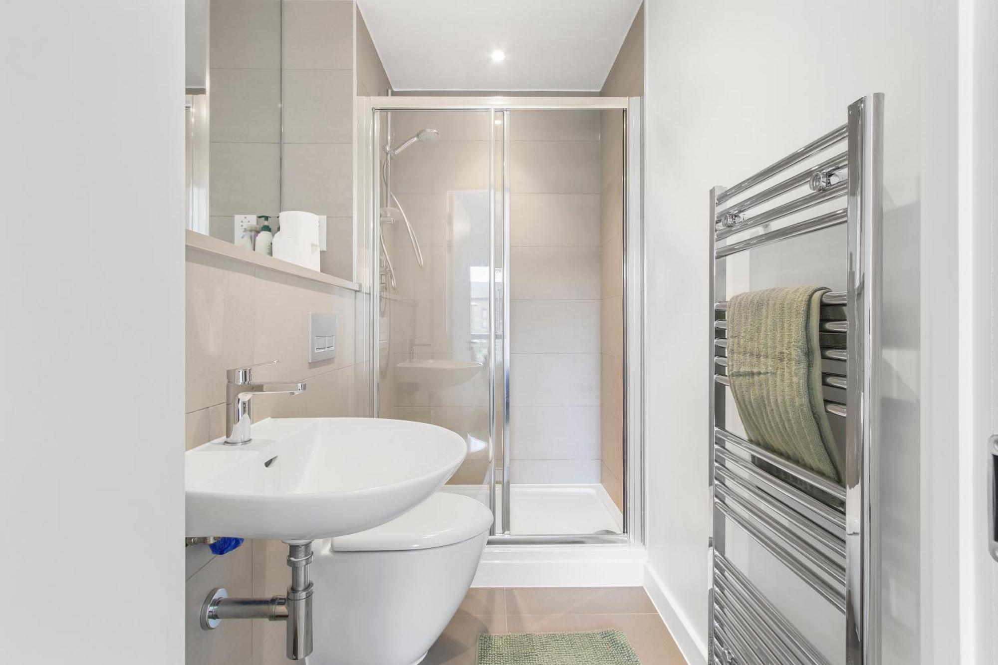 לונדון Centrally Located - Modern - 2Bed - 2Bath Apartment מראה חיצוני תמונה