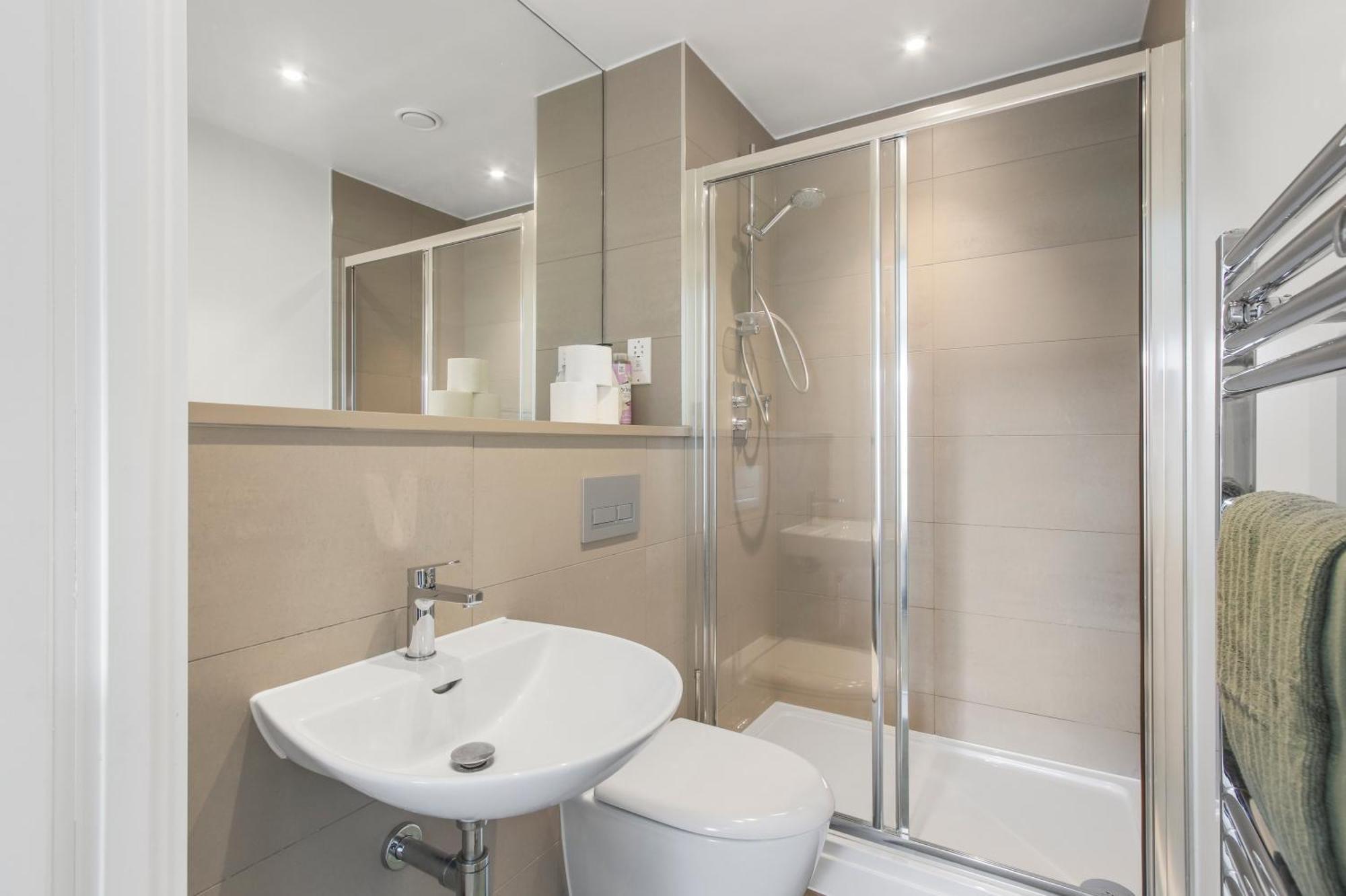 לונדון Centrally Located - Modern - 2Bed - 2Bath Apartment מראה חיצוני תמונה