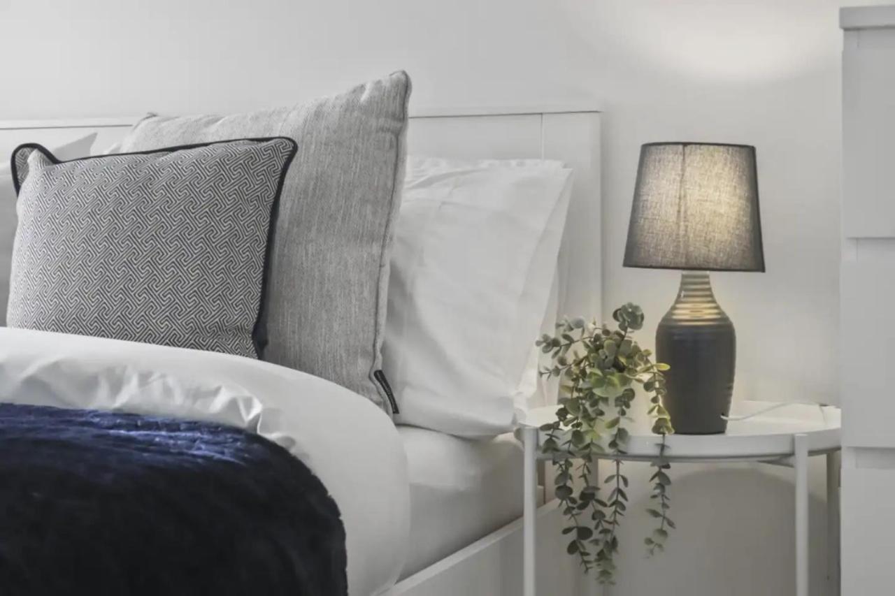 לונדון Centrally Located - Modern - 2Bed - 2Bath Apartment מראה חיצוני תמונה