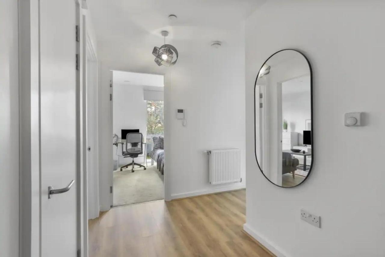 לונדון Centrally Located - Modern - 2Bed - 2Bath Apartment מראה חיצוני תמונה