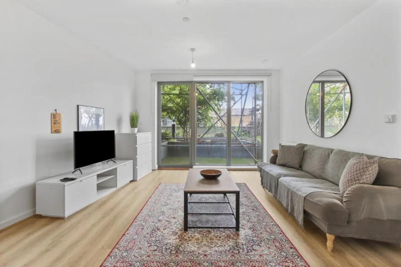 לונדון Centrally Located - Modern - 2Bed - 2Bath Apartment מראה חיצוני תמונה
