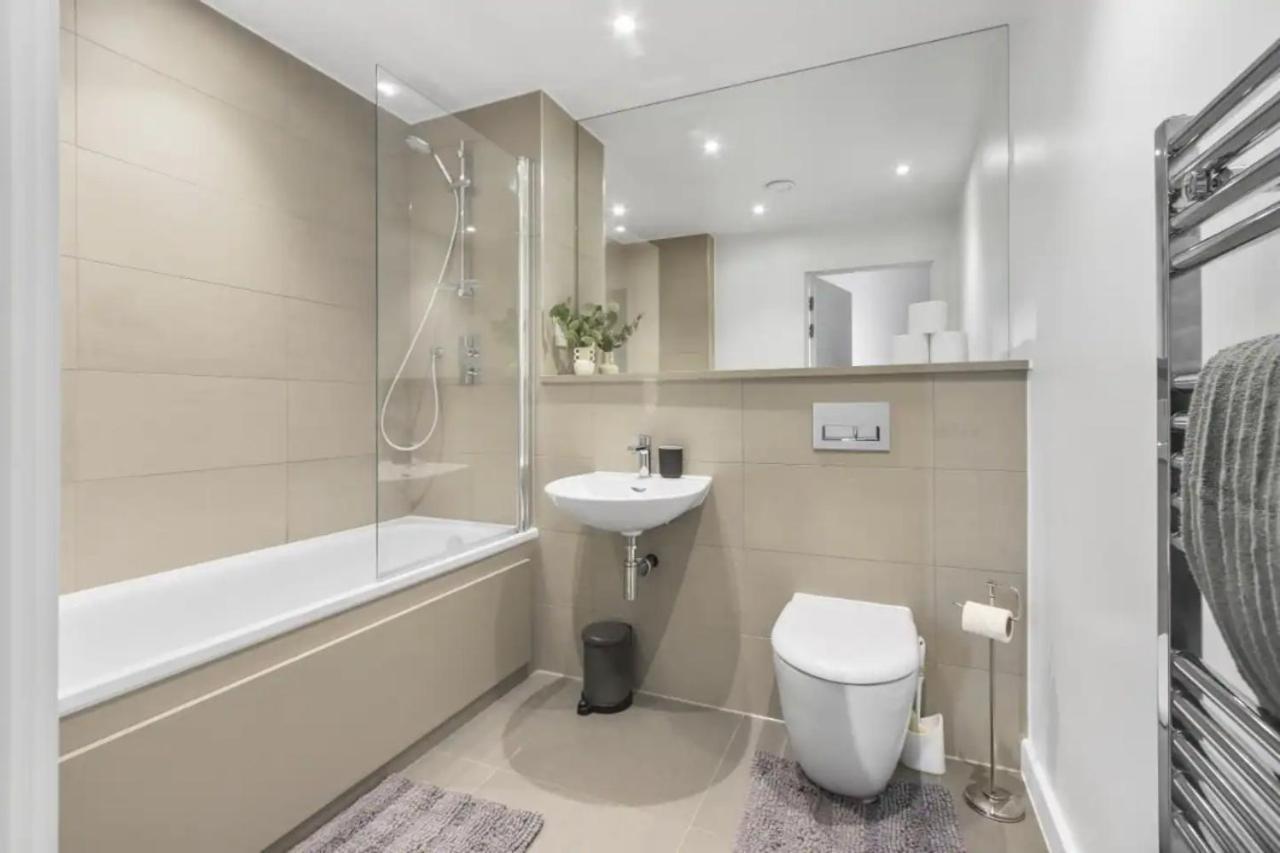 לונדון Centrally Located - Modern - 2Bed - 2Bath Apartment מראה חיצוני תמונה