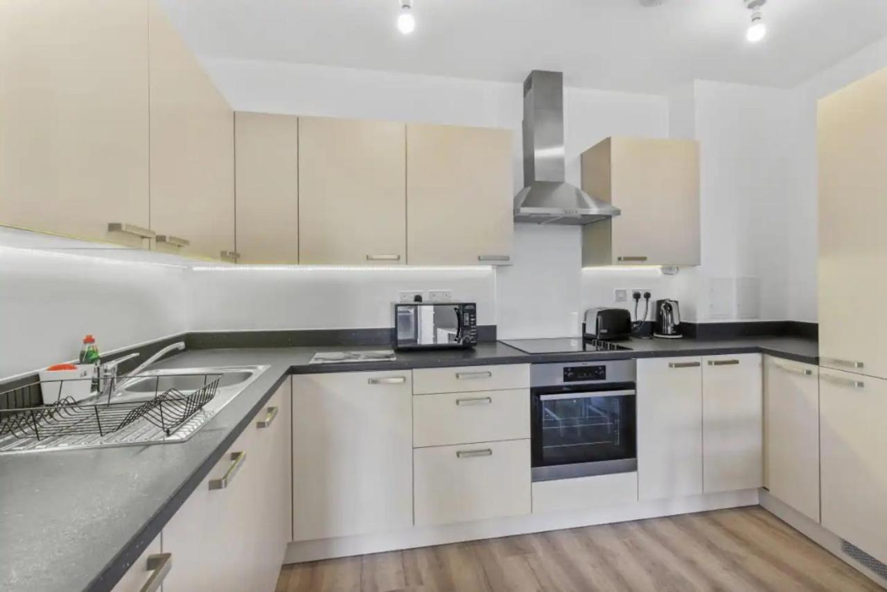 לונדון Centrally Located - Modern - 2Bed - 2Bath Apartment מראה חיצוני תמונה