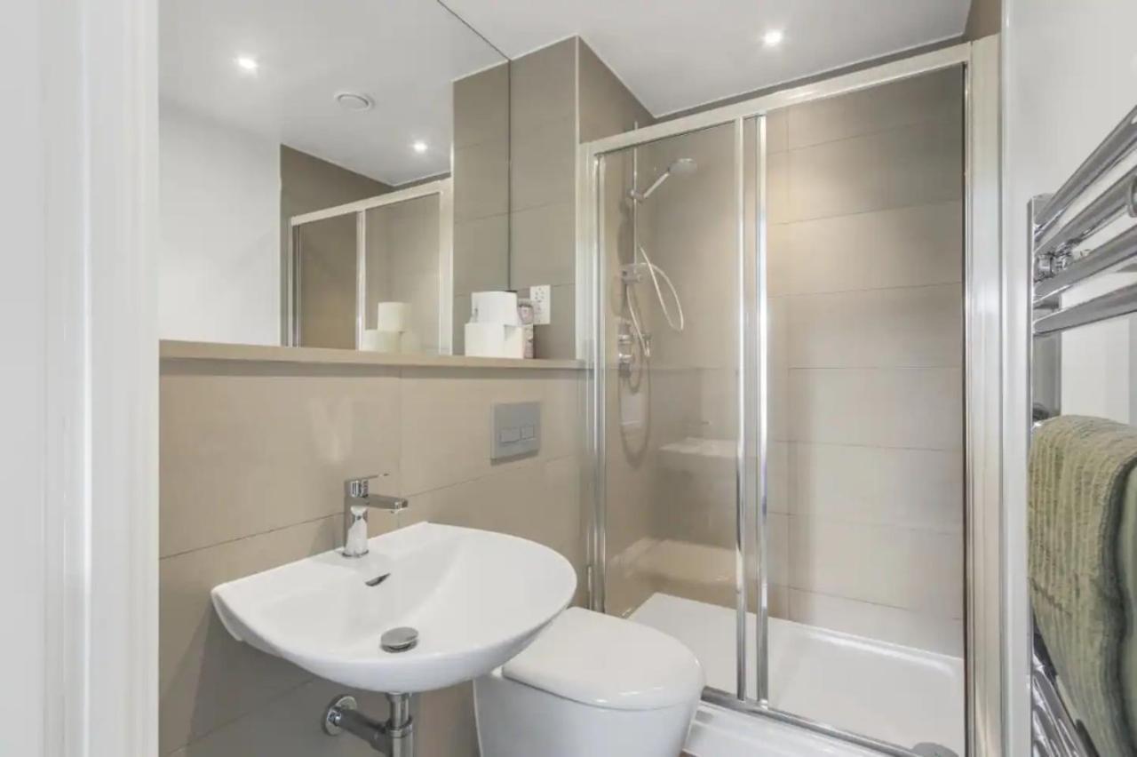 לונדון Centrally Located - Modern - 2Bed - 2Bath Apartment מראה חיצוני תמונה