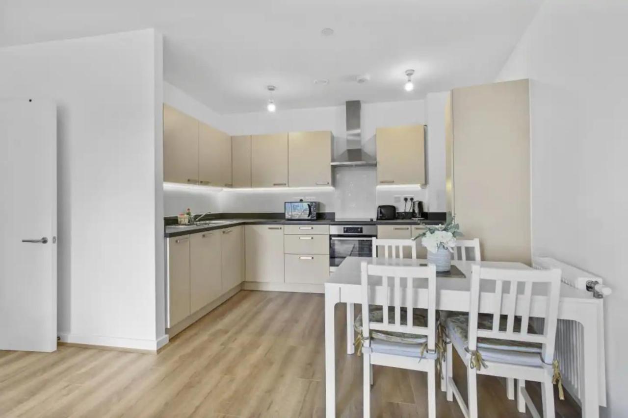לונדון Centrally Located - Modern - 2Bed - 2Bath Apartment מראה חיצוני תמונה