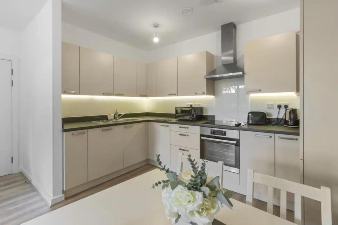 לונדון Centrally Located - Modern - 2Bed - 2Bath Apartment מראה חיצוני תמונה